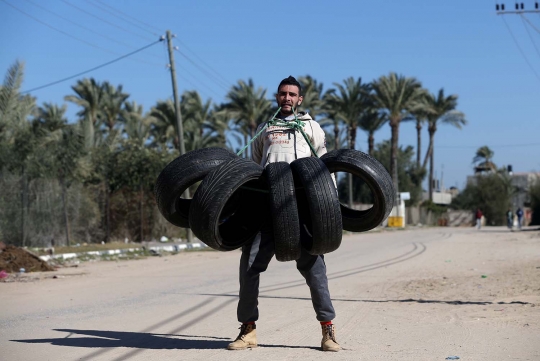 Super Hero asal Palestina ini sanggup tarik bus pakai gigi