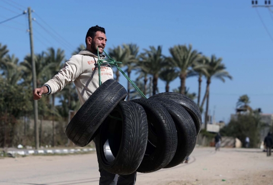 Super Hero asal Palestina ini sanggup tarik bus pakai gigi