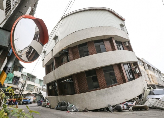 Pemandangan kerusakan parah akibat gempa 6,4 SR guncang Taiwan