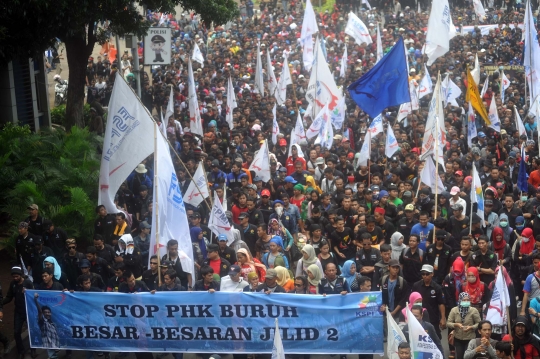 Stop PHK, ribuan buruh long march ke Istana