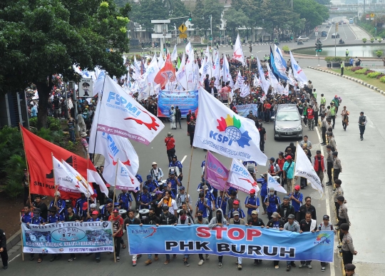 Stop PHK, ribuan buruh long march ke Istana