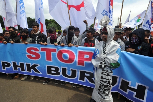 Stop PHK, ribuan buruh long march ke Istana