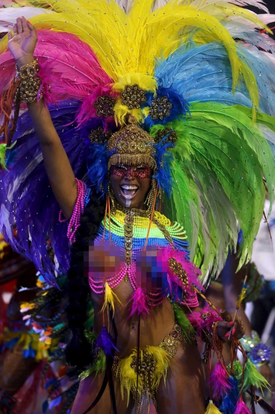 Penampilan seksi para penari Samba hiasi karnaval tahunan di Brasil