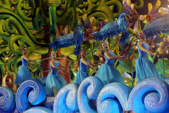 Penampilan seksi para penari Samba hiasi karnaval tahunan di Brasil