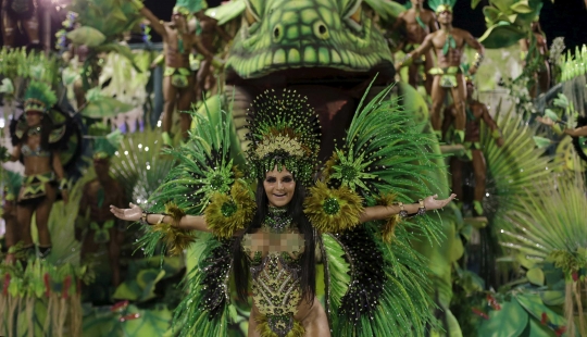 Penampilan seksi para penari Samba hiasi karnaval tahunan di Brasil