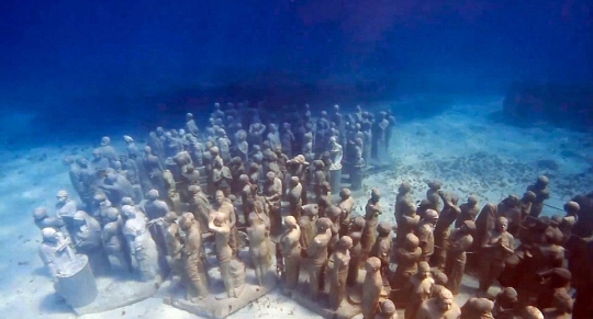 Melihat museum patung manusia di bawah laut pertama di Eropa