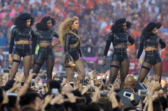 Aksi Coldplay, Bruno Mars, & Beyonce gebrak Super Bowl ke-50