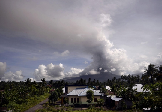 Ini penampakan Gunung Soputan saat meletus dahsyat