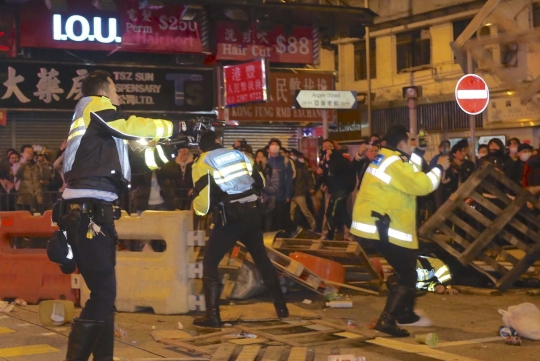 Bentrokan sengit demonstran PKL vs polisi di Hong Kong