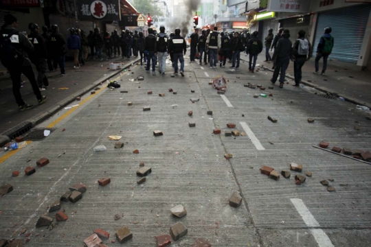 Bentrokan sengit demonstran PKL vs polisi di Hong Kong