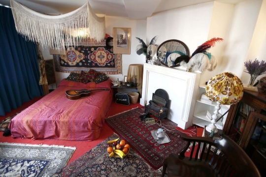 Intip kamar tidur Jimi Hendrix semasa bersama mantan pacar Kathy