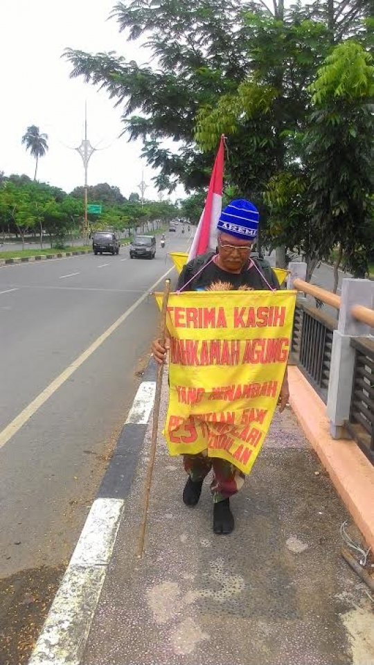 Indra Azwan kembali beraksi nekat keliling Indonesia jalan kaki
