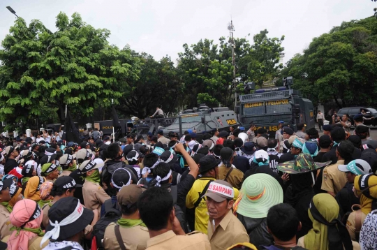 Ribuan guru honorer geruduk Istana minta diangkat jadi PNS