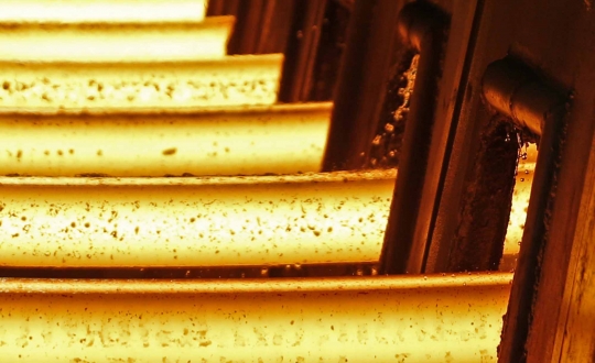 Intip 'panasnya' pabrik produsen baja terbesar di dunia