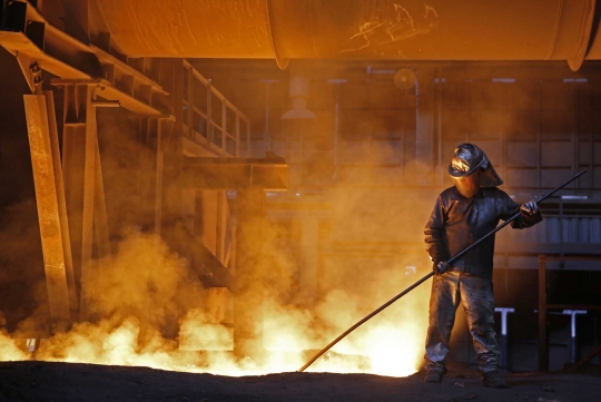 Intip 'panasnya' pabrik produsen baja terbesar di dunia