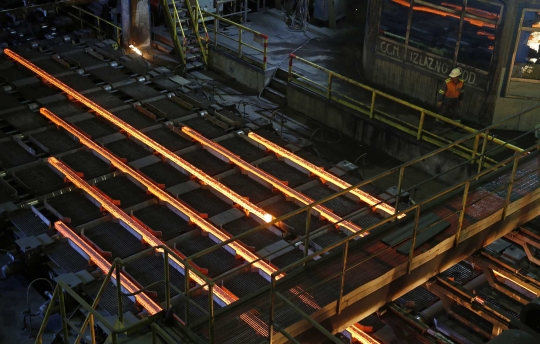 Intip 'panasnya' pabrik produsen baja terbesar di dunia