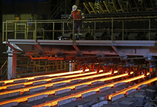 Intip 'panasnya' pabrik produsen baja terbesar di dunia