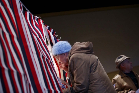 Melihat warga AS memulai pemilihan presiden di New Hampshire
