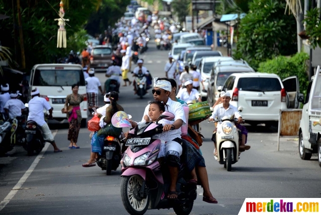 Foto : Semarak perayaan Galungan di Bali merdeka.com