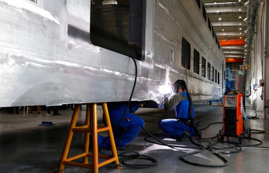 Intip pengerjaan kereta berkelas mewah bikinan Belarusia