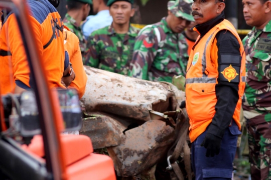 Tim gabungan evakuasi bangkai Super Tucano pakai cara manual