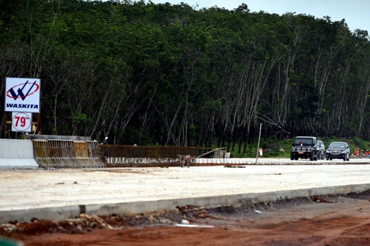 Presiden Jokowi tinjau pembangunan Tol Trans Sumatera