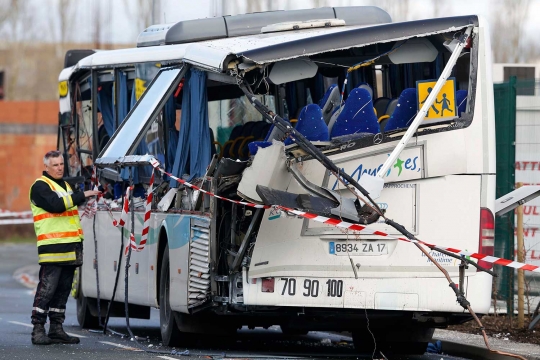 6 Pelajar tewas dalam kecelakaan bus sekolah