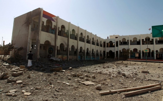 Bangunan sekolah dan klub bowling jadi sasaran rudal koalisi Saudi