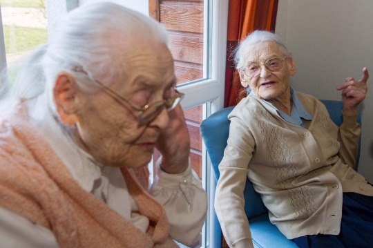 Mengenal Paulette dan Simone, wanita kembar tertua di dunia