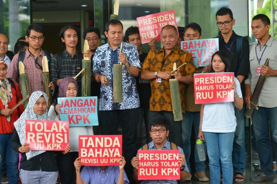 Pukul kentongan, pimpinan KPK dan aktivis kompak tolak RUU