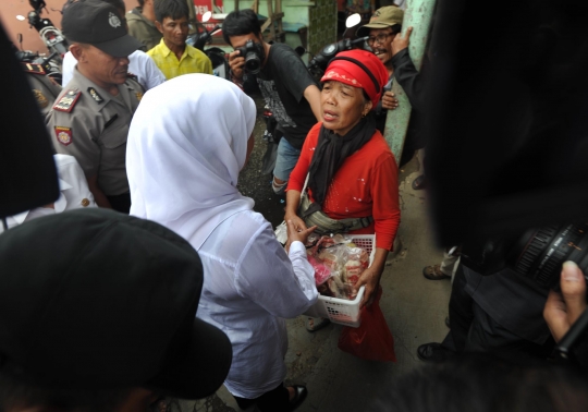 Blusukan ke Kalijodo, Mensos Khofifah tawari PSK pekerjaan