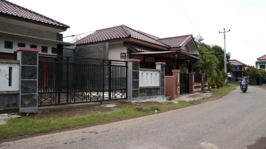 Menelusuri rumah-rumah mewah di Kampung Warteg Sidakaton