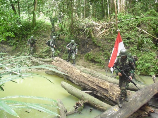 Patroli perbatasan, ini rintangan berat yang dilalui TNI di Papua