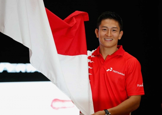 Resmi membalap di F1, Rio Haryanto kibarkan bendera Merah Putih