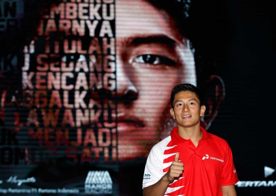 Resmi membalap di F1, Rio Haryanto kibarkan bendera Merah Putih