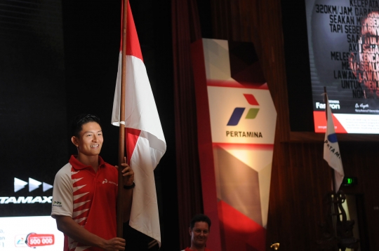 Resmi membalap di F1, Rio Haryanto kibarkan bendera Merah Putih