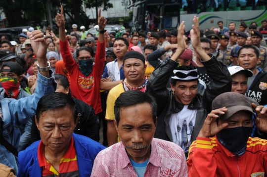 Tuntut ganti rugi, warga Kalijodo geruduk kantor DPRD DKI