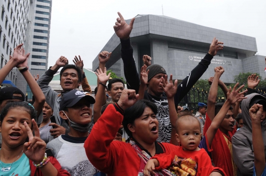 Tuntut ganti rugi, warga Kalijodo geruduk kantor DPRD DKI