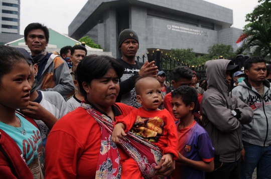 Tuntut ganti rugi, warga Kalijodo geruduk kantor DPRD DKI