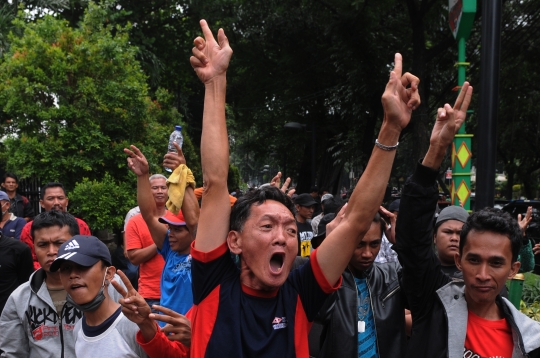 Tuntut ganti rugi, warga Kalijodo geruduk kantor DPRD DKI