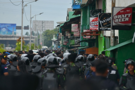 Ribuan polisi dan TNI kepung Kalijodo