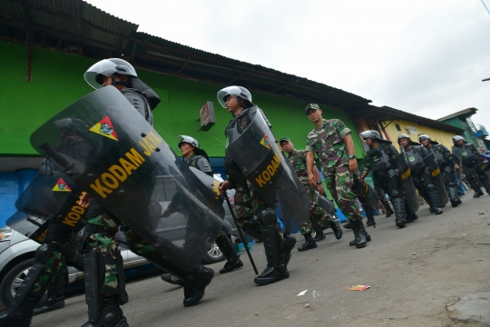 Ribuan polisi dan TNI kepung Kalijodo