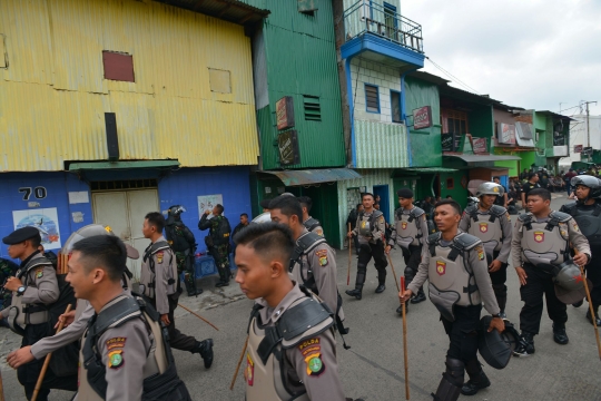 Ribuan polisi dan TNI kepung Kalijodo