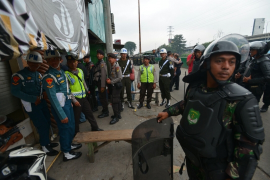 Ribuan polisi dan TNI kepung Kalijodo