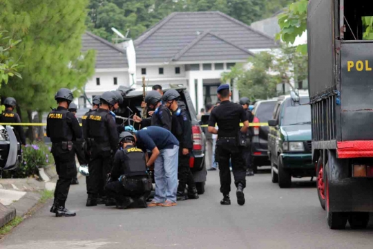 Ini barang bukti dari rumah teroris di Malang, ada buku jihad ISIS