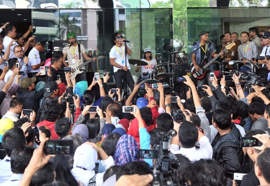 Aksi Slank gelar konser mini di Gedung KPK