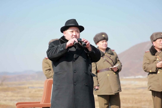 Senangnya Kim Jong-un lihat manuver jet tempur Korut