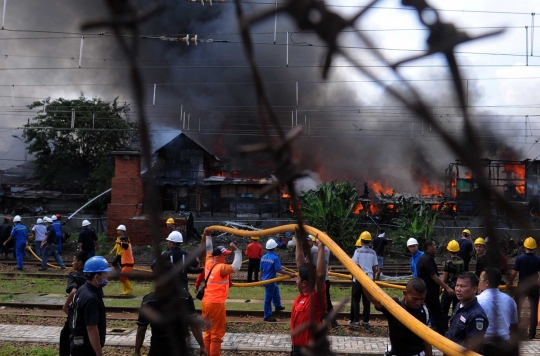Kebakaran dahsyat di Bukit Duri, 42 mobil pemadam diterjunkan