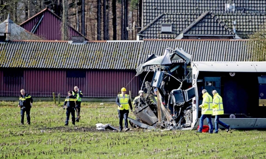 Kereta di Belanda tergelincir setelah tabrak crane, 1 tewas