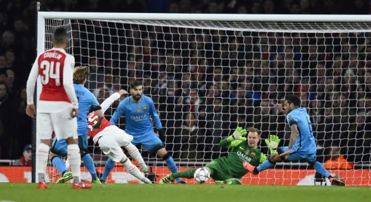 Dua gol Messi permalukan Arsenal di Emirates Stadium